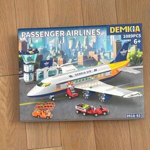 Passenger Airlines Building Set - Blue, White, Orange
